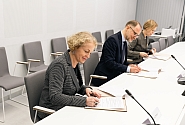 Aujourd’hui, à la Saeima, a été signé un mémorandum d’entente visant à promouvoir la participation des citoyens dans les discussions relatives aux questions européennes