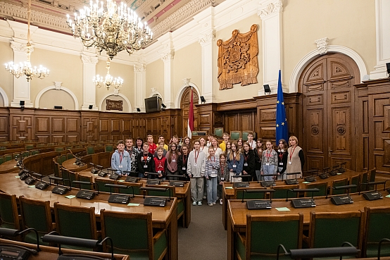 Pāles pamatskolas skolēni apmeklē Saeimu skolu programmas "Iepazīsti Saeimu" ietvaros