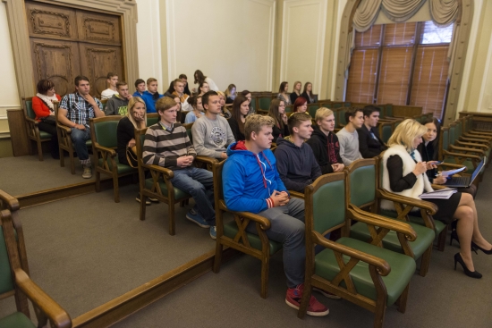 Auces vidusskolas skolēni apmeklē Saeimu skolu programmā "Iepazīsti Saeimu"