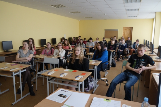 Saeimas pārstāvji viesojās Rudzātu vidusskolā skolu programmas "Iepazīsti Saeimu" ietvaros