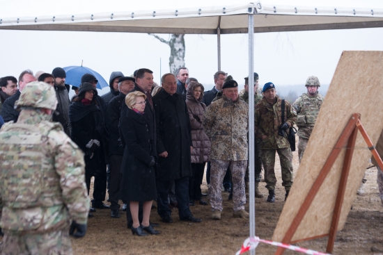 Saeimas priekšsēdētāja apmeklē militārās mācības „Summer Shield 2015” Ādažos