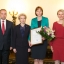 Vēstniecei Ilzei Juhansonei pasniedz Saeimas Prezidija atzinības rakstu