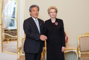 Ināra Mūrniece pateicas Hirofumi Nakasonem par Latvijas un Japānas attiecību stiprināšanu