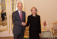 Saeimas priekšsēdētāja Lietuvas vēstniekam pateicas par ieguldījumu abu valstu attiecību stiprināšanā