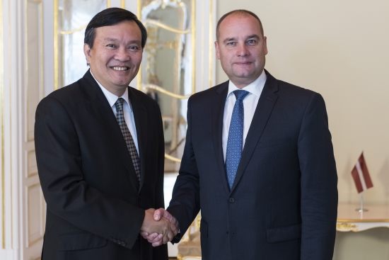 Saeimas priekšsēdētājas biedrs Gundars Daudze tiekas ar Taizemes vēstnieku