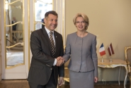 Saeimas priekšsēdētāja pateicas Francijas vēstniekam par ieguldījumu abu valstu attiecību stiprināšanā