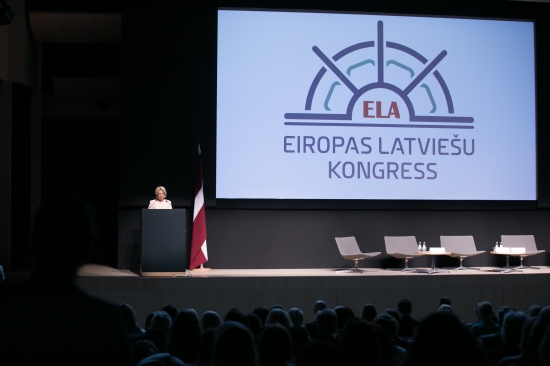 Ināra Mūrniece atklāj Eiropas Latviešu kongresu