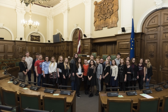 Latvijas Universitātes Juridiskās fakultātes Bakalura studiju programmas pirmā kursa studenti viesojas Saeimā