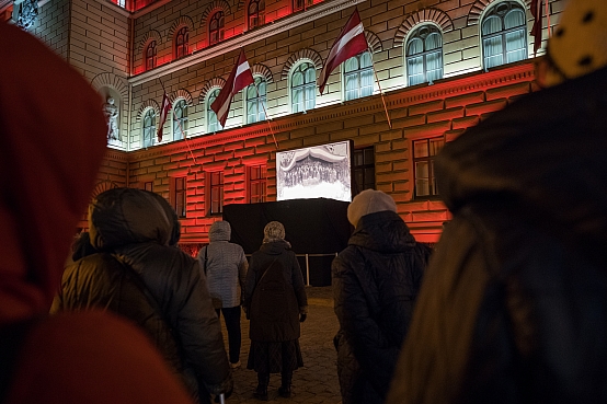 Saeima piedalās gaismas festivālā "Staro Rīga"