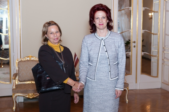 Solvita Āboltiņa tiekas ar Šveices vēstnieci