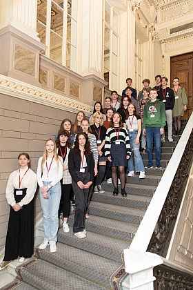 Rīgas Valsts vācu ģimnāzija 8.d klase apmeklē Saeimu skolu programmas "Iepazīsti Saeimu" ietvaros