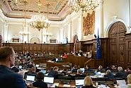 La loi interdit aux partis politiques de s’opposer à l’indépendance de la Lettonie ou de tout autre pays démocratique 