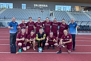 Saeimas futbola komanda gūst uzvaru draudzības spēlē ar Valmieras novada pašvaldības deputātiem un darbiniekiem