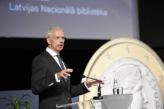 Saeimas priekšsēdētāja piedalās Latvijas naudai veltītā konferencē