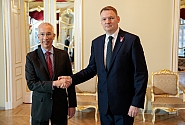 Saeimas priekšsēdētājs: Latvija un ASV turpinās vienoti atbalstīt Ukrainu