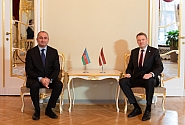 Saeimas priekšsēdētājs un Azerbaidžānas vēstnieks pārrunā sadarbības paplašināšanas iespējas