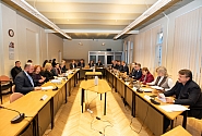 Tautsaimniecības komisija rosina pagarināt termiņu Rīgas un Ventspils brīvostu pārvalžu likvidācijai
