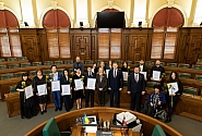 Saeimas namā godina pilsoniskās sabiedrības un organizāciju pārstāvjus pateicībā par Ukrainas tautai sniegto atbalstu