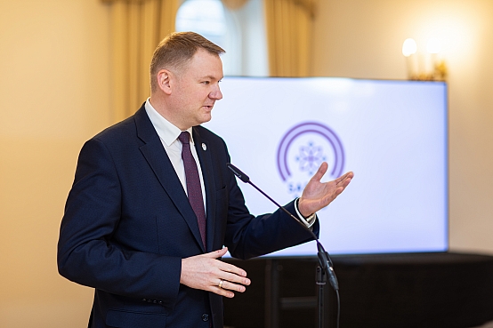Saeimas priekšsēdētājs Edvards Smiltēns tiekas ar videocikla “Latvija izvēlas demokrātiju” varoņiem