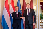 Le grand-duc Henri de Luxembourg visite le Parlement de la Lettonie