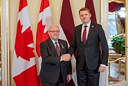 Le Président de la Saeima au Président du Sénat du Canada: la contribution du Canada au renforcement des capacités de dissuasion et de défense de l’OTAN est un soutien immense à notre sécurité.