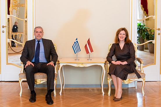 Zanda Kalniņa-Lukaševica tiekas ar Grieķijas vēstnieku