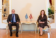 Zanda Kalniņa-Lukaševica un Grieķijas vēstnieks vienoti Eiropas Savienības ārējās robežas stiprināšanas jautājumā
