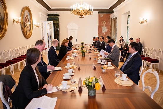 Zanda Kalniņa-Lukaševica tiekas ar Korejas Republikas prezidenta biroja vecāko sekretāru 