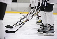Hokeja laukumā tiksies Saeimas un bijušo Latvijas hokeja izlases spēlētāju komandas