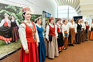 Eiropas Padomē Latvijas prezidentūras zīmē atklāj tautastērpu fotoizstādi