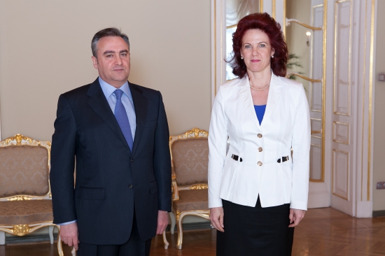 Solvita Āboltiņa tiekas ar Azerbaidžānas vēstnieku