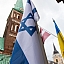 Solidarizējoties ar Izraēlu, pie Saeimas plīvo Izraēlas karogs