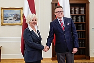 Saeimas priekšsēdētāja Varšavā: augstu novērtējam Polijas ieguldījumu reģiona drošībā