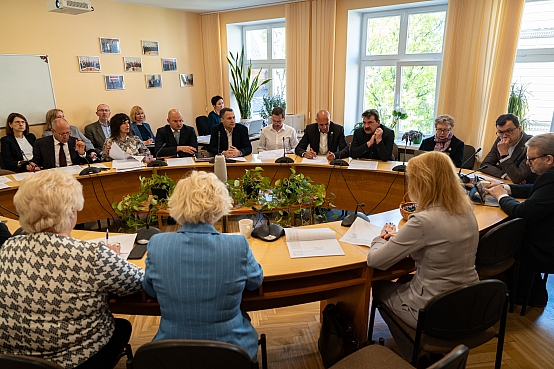 Valsts pārvaldes un pašvaldības komisijas sēde