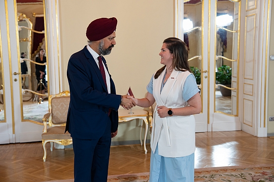 Antoņina Ņenaševa tiekas ar Lielbritānijas un Ziemeļīrijas Apvienotās Karalistes parlamenta Aizsardzības komisijas priekšsēdētāju