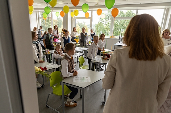 Zanda Kalniņa-Lukaševica apmeklē Zinību dienas pasākumu Rīgas 84.vidusskolā