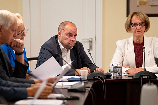 Pieprasījumu komisijas sēde