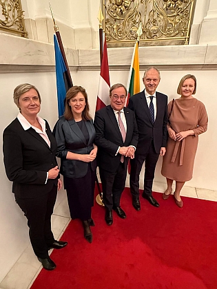 Zanda Kalniņa-Lukaševica Bundestāgā tiekas ar Baltijas-Vācijas parlamentārās sadraudzības grupas vadītāju