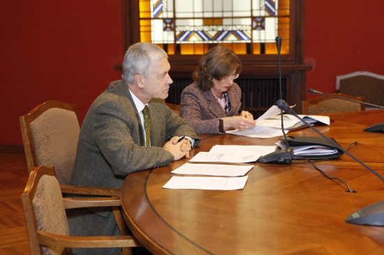 Publisko izdevumu un revīzijas komisijas sēde 