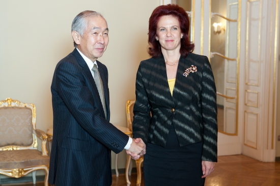 Solvita Āboltiņa tiekas ar Japānas vēstnieku