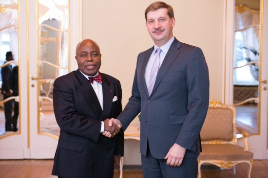 Andrejs Klementjevs tiekas ar Kotdivuāras vēstnieku