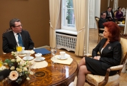 Solvita Āboltiņa ar Lietuvas vēstnieku pārrunā gaidāmo vizīti