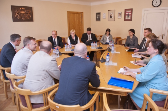 Ainara Latkovska un komisijas deputātu tikšanās ar Somijas delegāciju