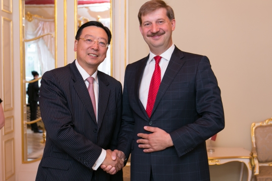 Andrejs Klementjevs tiekas ar Ķīnas vēstnieku