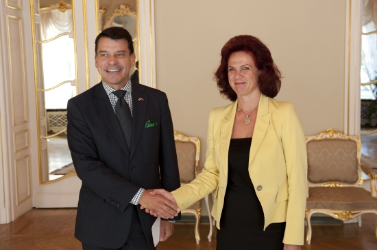 Solvita Āboltiņa tiekas ar Zviedrijas vēstnieku