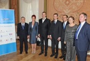 Speaker Solvita Āboltiņa discusses cooperation among the Baltic States with the President of Estonia