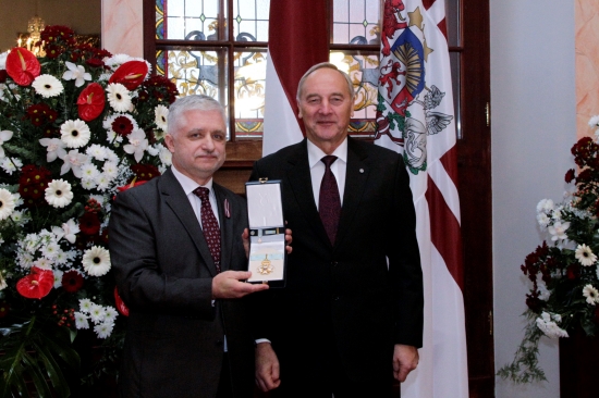Saeimas sekretāra biedrs Jānis Vucāns saņem Triju Zvaigžņu ordeni