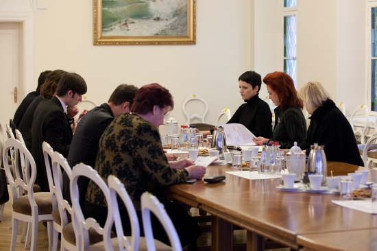 Solvita Āboltiņa tiekas ar parlamentārajiem sekretāriem
