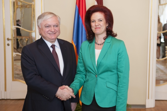 Solvita Āboltiņa tiekas ar Armēnijas ārlietu ministru