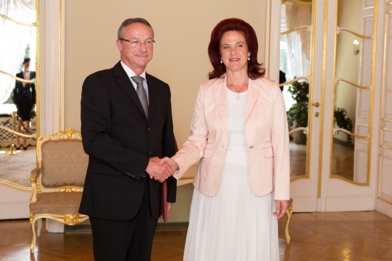 Solvita Āboltiņa tiekas ar Ungārijas vēstnieku